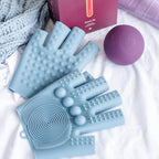 In Good Hands – Guantes de masaje para caricias irresistibles